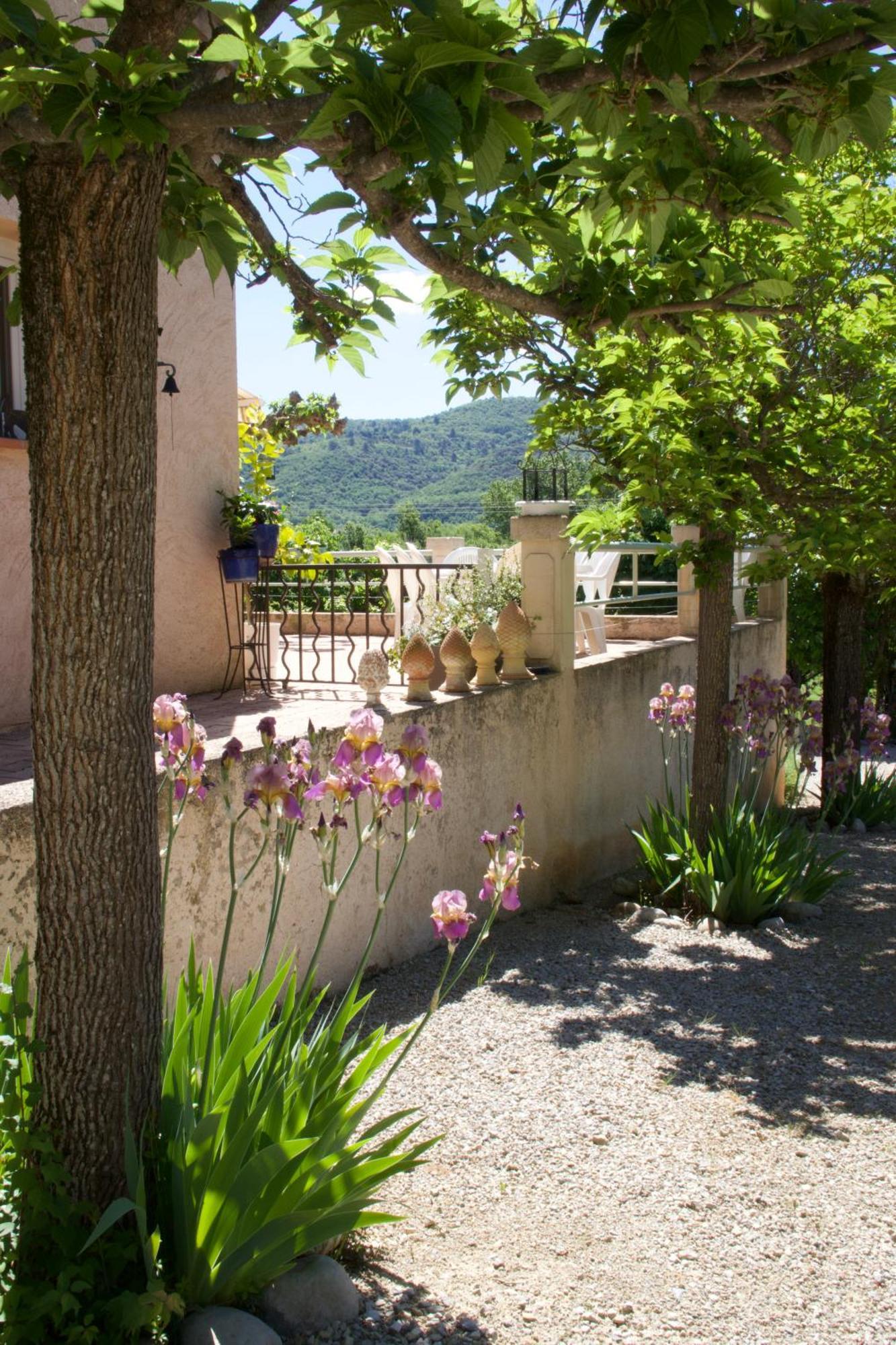 לינה וארוחת בוקר Saint-Julien-d'Asse La Bastide Des Roses מראה חיצוני תמונה