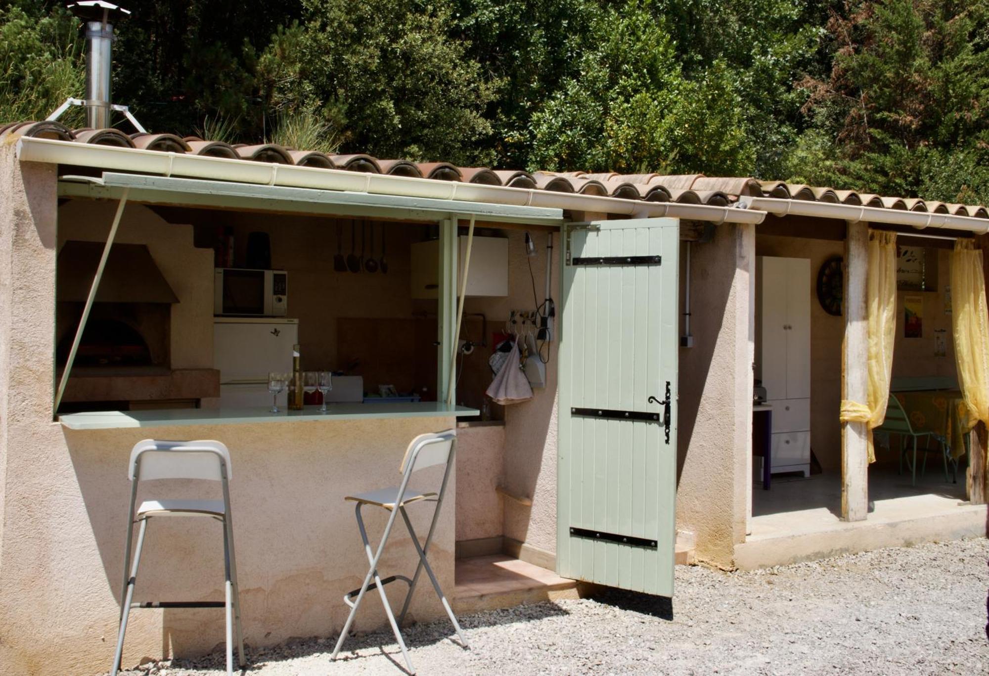 לינה וארוחת בוקר Saint-Julien-d'Asse La Bastide Des Roses מראה חיצוני תמונה